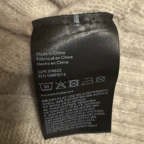 H&M XS Woman’s Mock Neck Sweater. Beige. Soft. Warm. - Picture 8 of 8